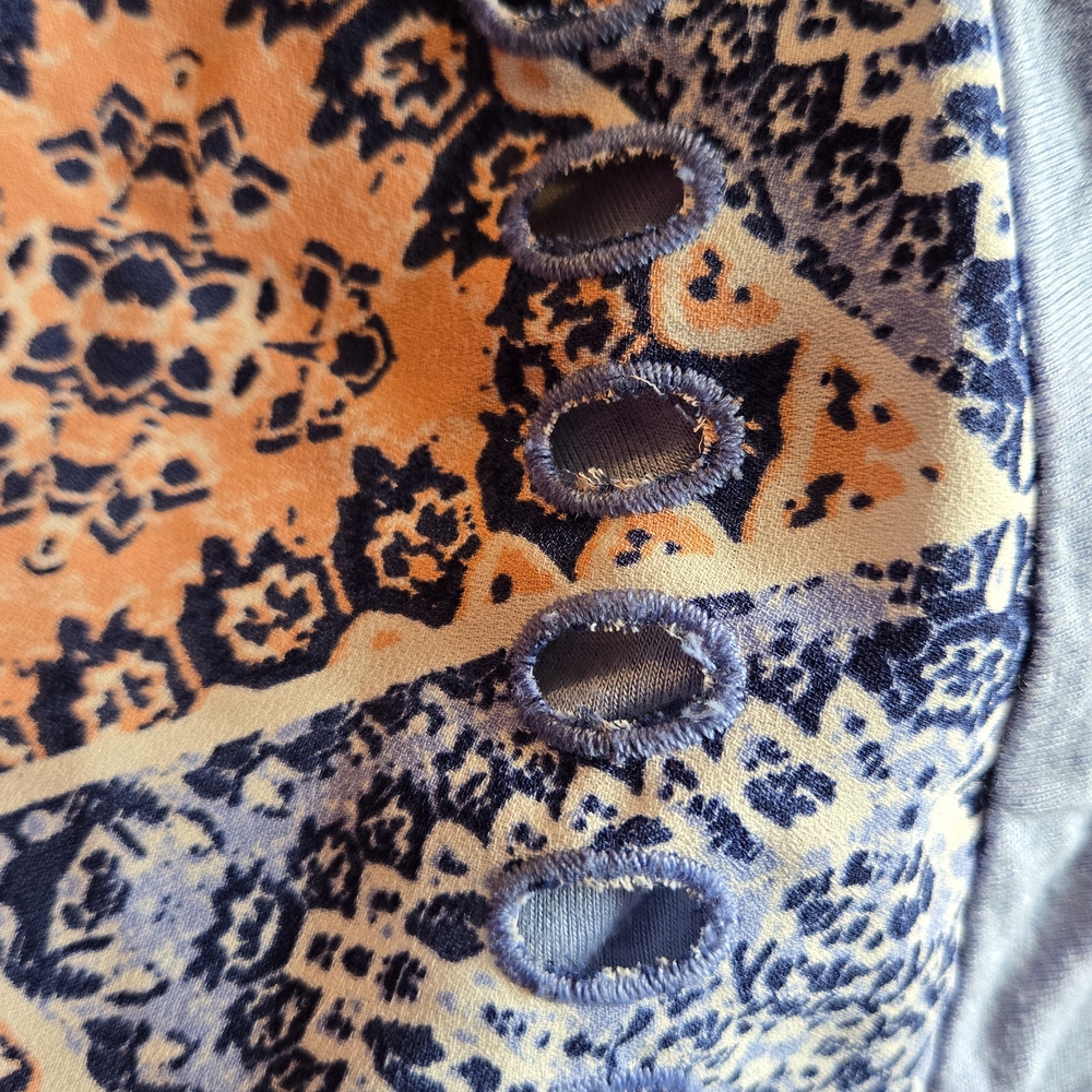 Geometric Patterned Blouse - Picture 4 of 5